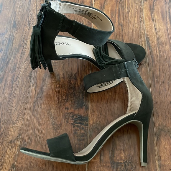 Heels - Picture 3 of 3